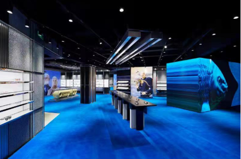 位于二层的全球最大的GENTLEMONSTER专卖店