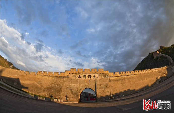 张家口大境门。 通讯员陈亮摄