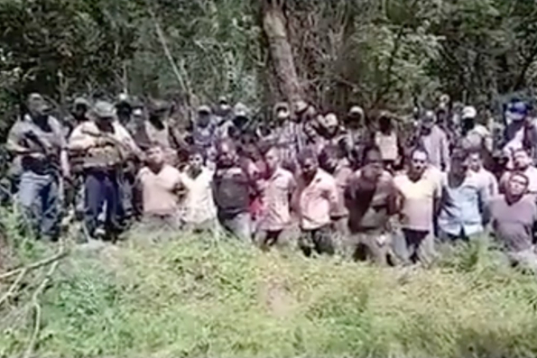 “洛斯·特拉科斯”发布的视频截图