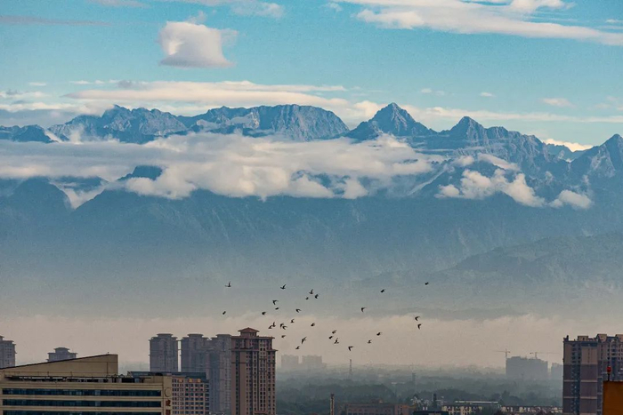 ▲云海中的太子城，海拔4614米