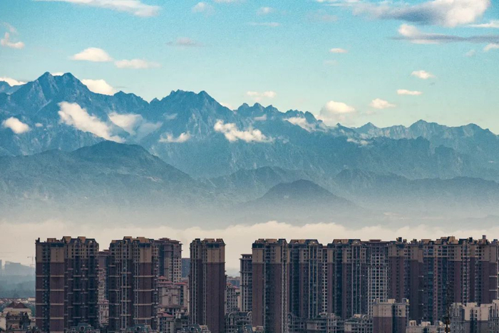 ▲香炉山，海拔3950米