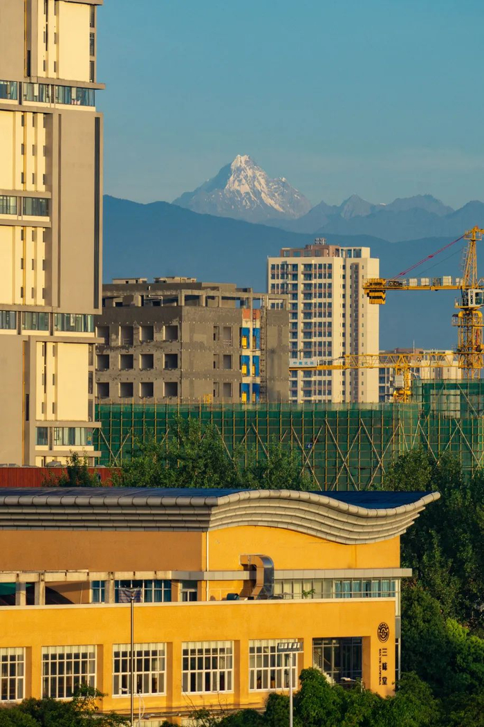 ▲三味堂与幺妹峰