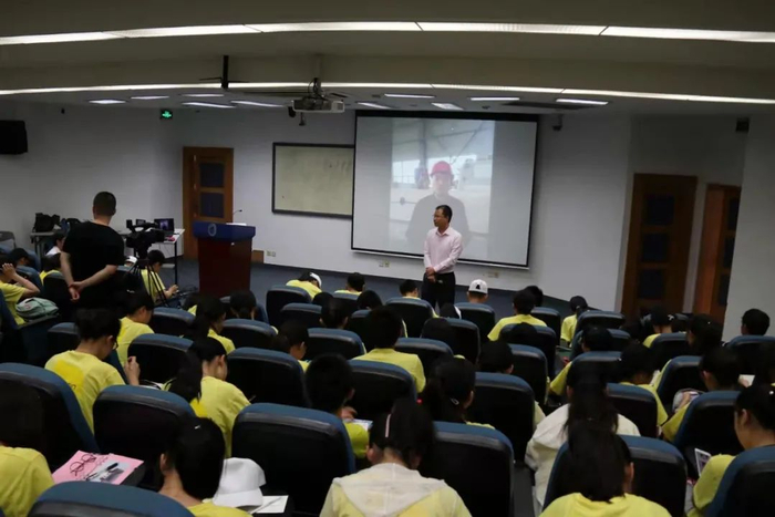 图5  团队成员积极参加“大国方略”等思政课程