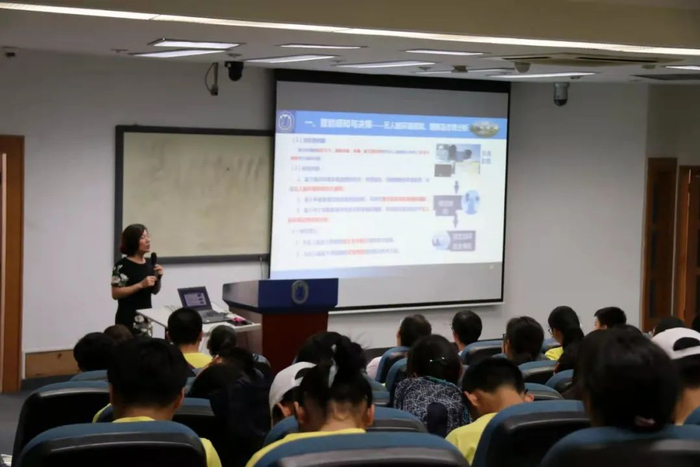 图5  团队成员积极参加“大国方略”等思政课程