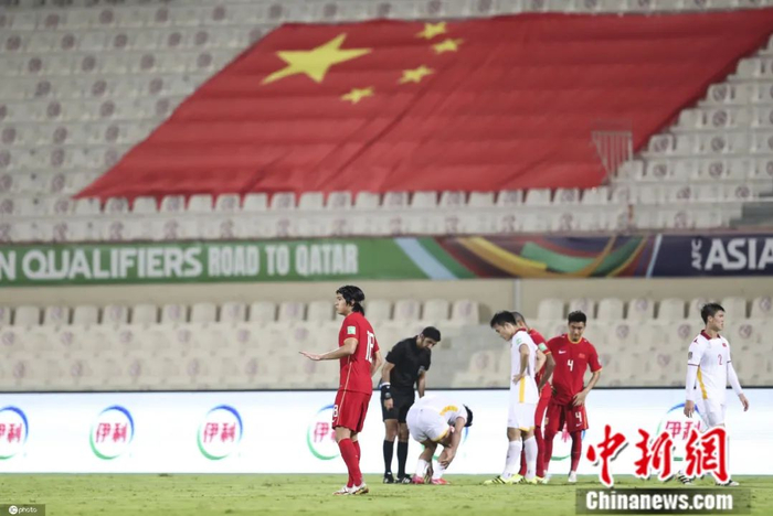 张玉宁（左一）本场的发挥，有些让人感到惊喜。图片来源：IC photo