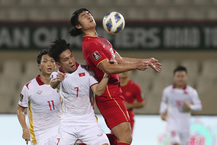 张玉宁本场首发出战图据视觉中国