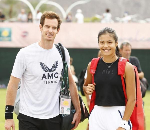 穆雷和拉杜卡努合影。