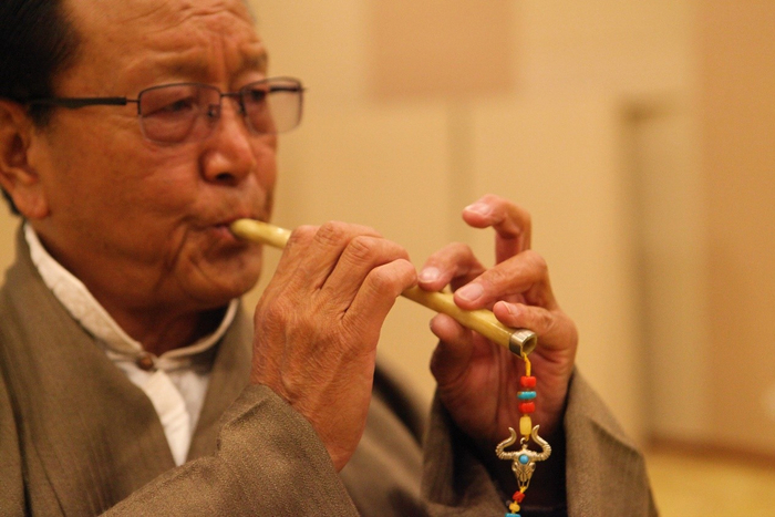 （藏族音乐录制现场）