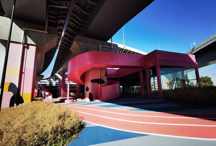 长宁区苏州河中环桥下经过一番改造，变身成为“动物”出没的网红打卡点  图片来源：长宁区建管委