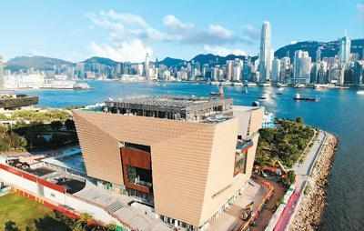香港故宫文化博物馆计划在2022年7月正式向公众开放，届时将成为维多利亚港旁的文化新地标之一。图为矗立在西九文化区的香港故宫文化博物馆。中新社记者 张 炜摄