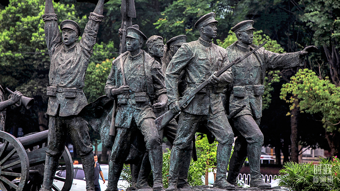 △湖北武汉首义广场，《走向共和》青铜雕塑。（图/视觉中国）