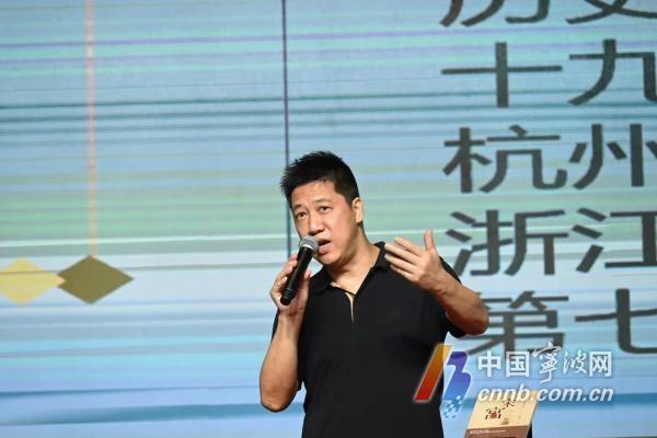 陈华胜在浙江书展上。刘波 摄