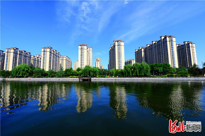 天蓝水清的乐亭县城一景。  河北日报通讯员刘江涛摄