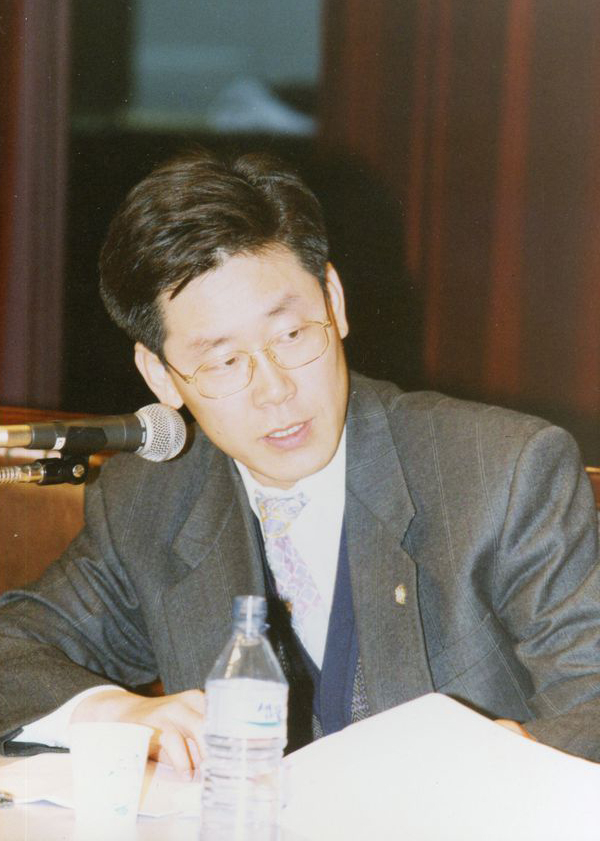 1990年担任人权律师的李在明。来源：朝鲜日报