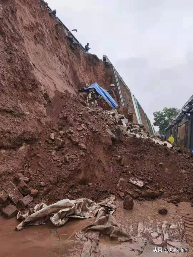 平遥古城坍塌段城墙。图/受访者供图