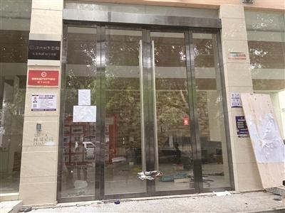 温州故事文化创意产业园上锁，承租户们无法进入。陈佩蕾 摄