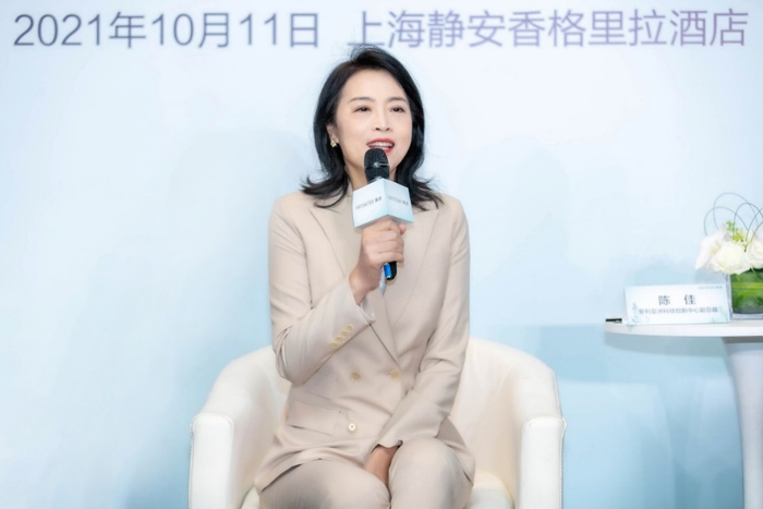 图说：安利亚洲科技创新中心副总裁陈佳女士接受媒体采访