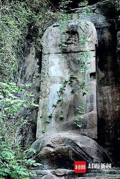 无字花边碑（资料图）