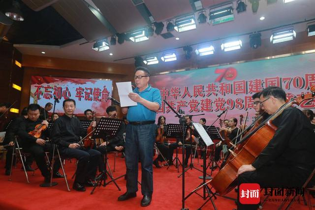 记者了解到，金牛区老协领导班子将在明年年底换届。那时候，耄耋之年的陈佐国就再次“退休”了。谈到自己之后的规划，他告诉记者暂时没有安排，“如果那时候还能走，就到处走走看看吧。”（部分图片由受访者提供）