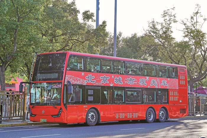  北京城市观光专线双层巴士 本报记者 陈晨 摄