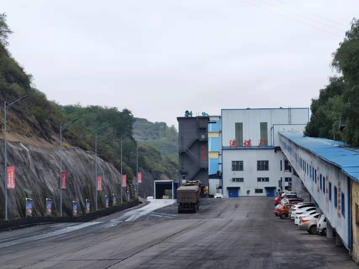 （山西乡宁焦煤集团旗下煤矿里配套的洗煤厂。时代周报记者 黄嘉祥/摄）