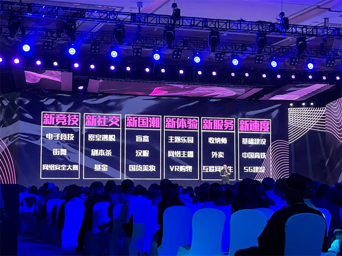 《看穿一切的她》