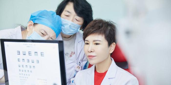杭州明视康眼科医院 三焦点晶体置换术让视力 返老还童 手机新浪网