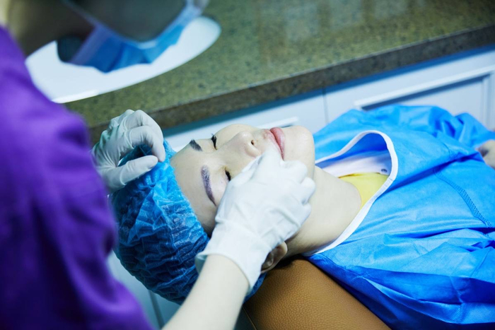 赵霞接受手术。明视康供图