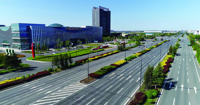  得天独厚的进出口优势为医疗器械产业的发展增添助力。图为兴隆综合保税区。张扬 摄