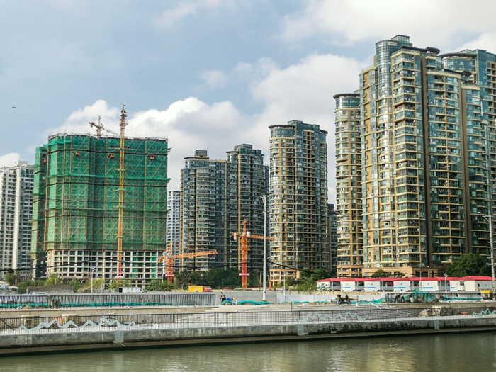 上海苏州河畔，一处在建的楼盘视觉中国图