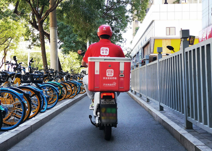 图:7*24小时送药上门的叮当快药小哥