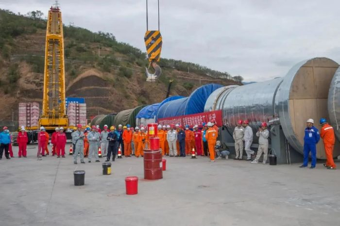 　　▲ 技能比武——起重装卸机械操作工比赛现场 摄影：刘涛