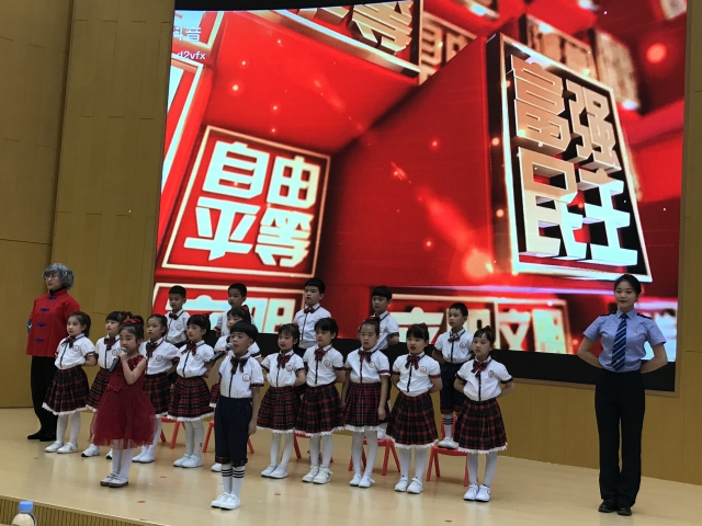 汇报展示活动现场。名知 摄