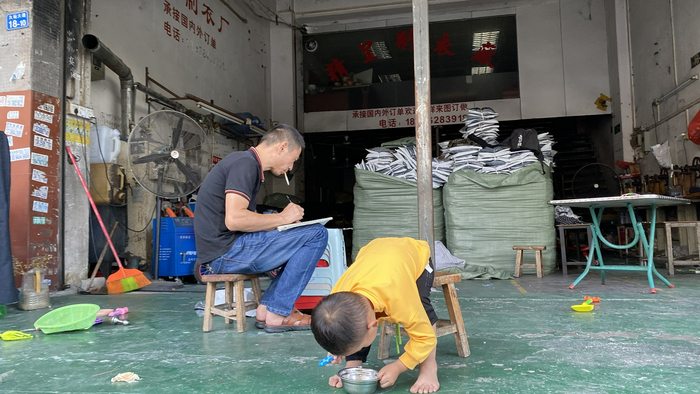 对于新塘来说，牛仔是产业，对于一个家庭来说，牛仔是一家人的收入来源 &nbsp;时代周报记者黎广/摄