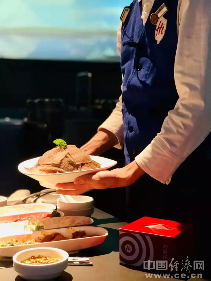 海底捞脆脆毛肚 经济日报记者 佘颖摄