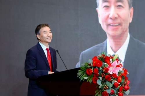 中国畜牧业协会何新天秘书长主持会议