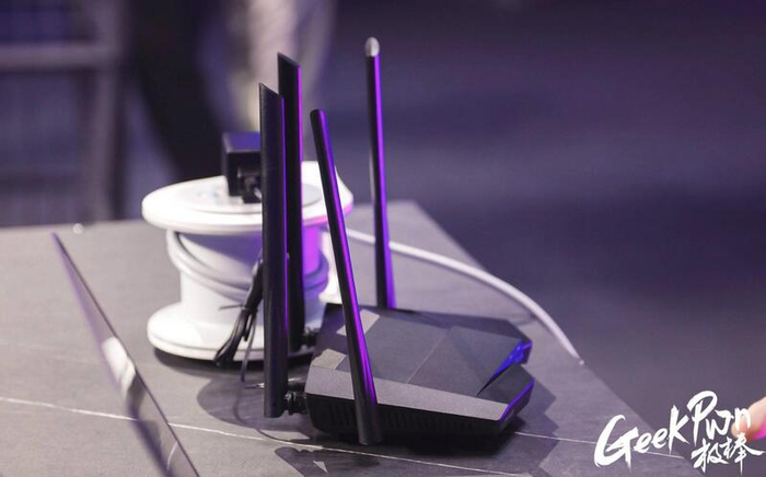 极客选手可远程监听车内声音。