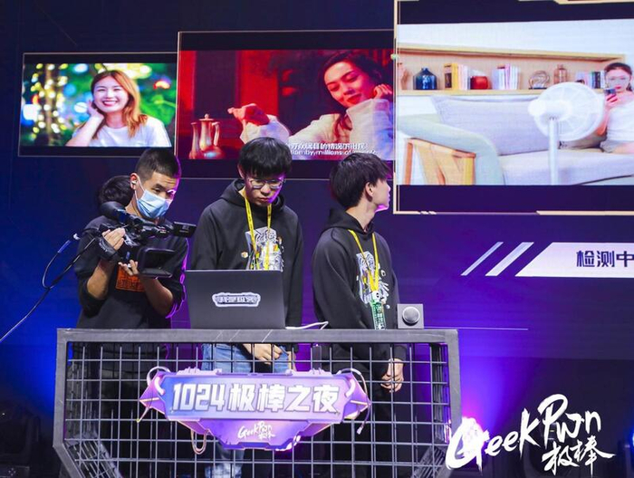 极客选手现场识别虚假视频。