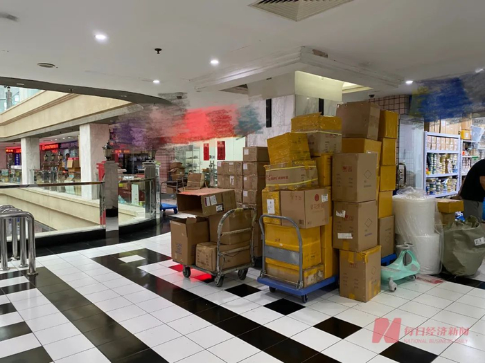 上海赛格电子市场准备发货的产品 图片来源：每经记者 黄辛旭 摄