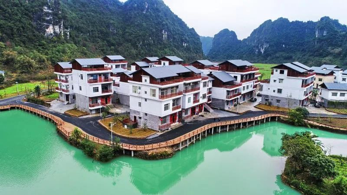 ▲ 图为中建八局改造广西百色市巴某村。