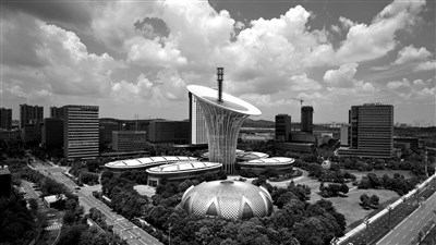  目前，光谷的激光企业已多达200余家，激光企业密度全国领先