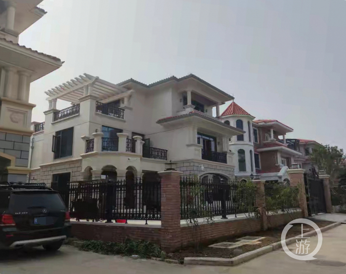 ▲10月28日，湖北荆州，长久天地小区里的独栋别墅。摄影/上游新闻记者&nbsp;沈度