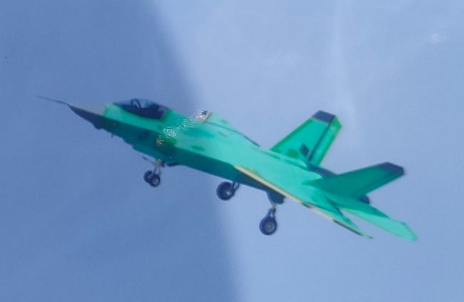 飞翔！飞翔！乘着长空飞翔！中国空军，在烽火中成长！ 图源：社交媒体