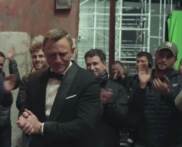 ·丹尼尔·克雷格杀青戏后的告别。