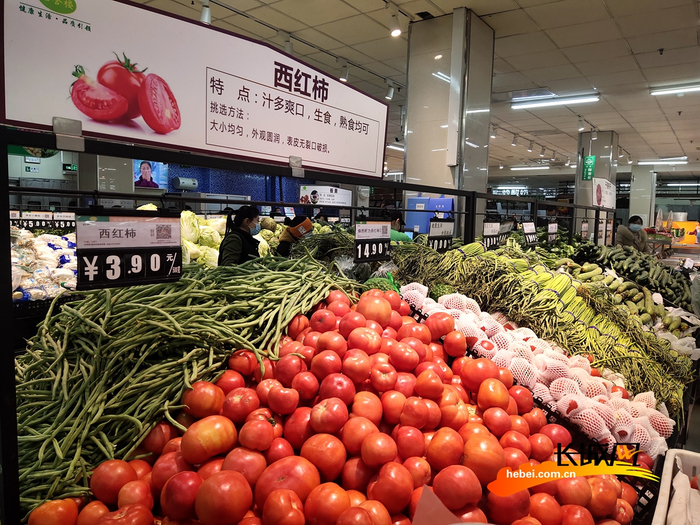 藁城信誉楼商厦供应充足。 张霞 摄