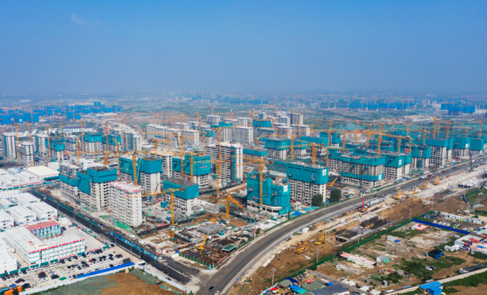 这是近日拍摄的雄安新区容西片区安置房项目建设现场（无人机照片）。河北日报记者李佳泽 摄