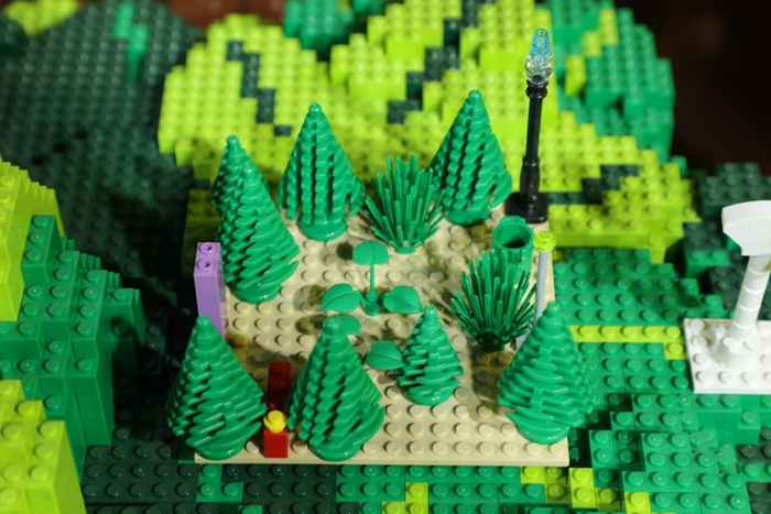 儿童拼搭作品“退沙还林”