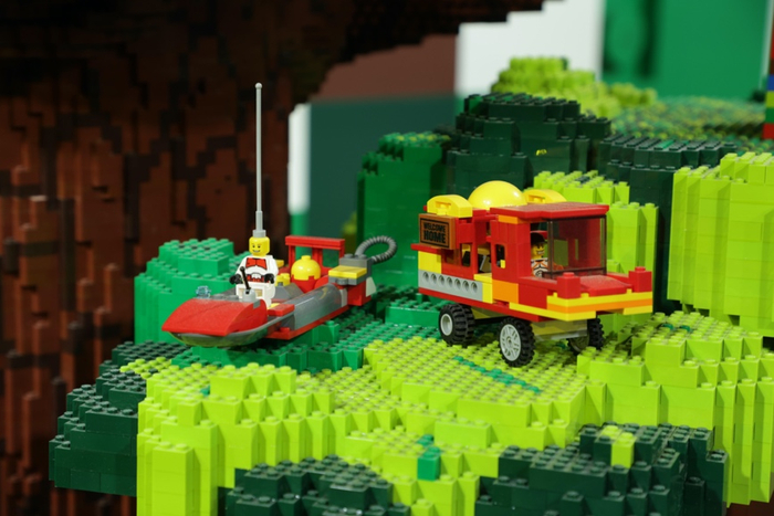 儿童拼搭作品“消防船”