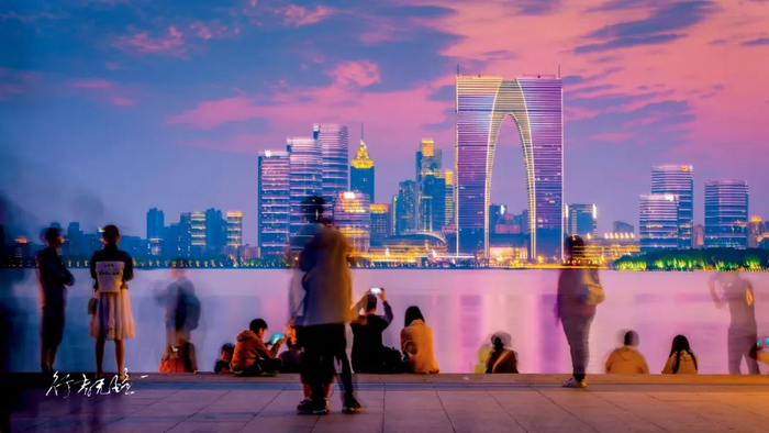 夜色中的苏州工业园区。