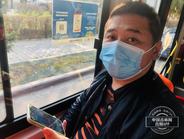 乘客杜先生接受采访